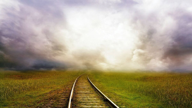 Binari ferroviari verso l'orizzonte (&copy;pixabay.com)