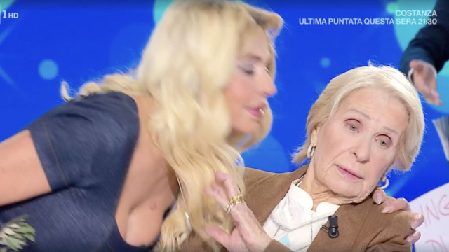 Catfight tra Valeria Marini e la madre Gianna Orr&ugrave; a Domenica In ... &copy; Creative Commons