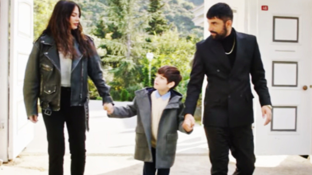 Farah, Kerim e Tahir in scena &copy; Io sono Farah