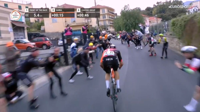 Filippo Ganna alla MIlano Sanremo - &copy; Screenshot Eurosport