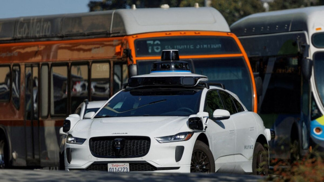 US probes Alphabet unit Waymo robotaxis over school bus safety ... &copy; Creative Commons