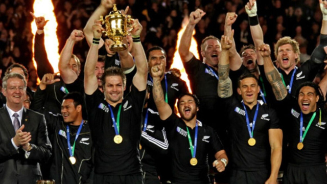 I giocatori della Nuova Zelanda festeggiano la conquista della Coppa del mondo.