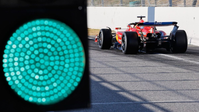 A Barcellona in pista Ferrari e McLaren &copy; Creative Commons
