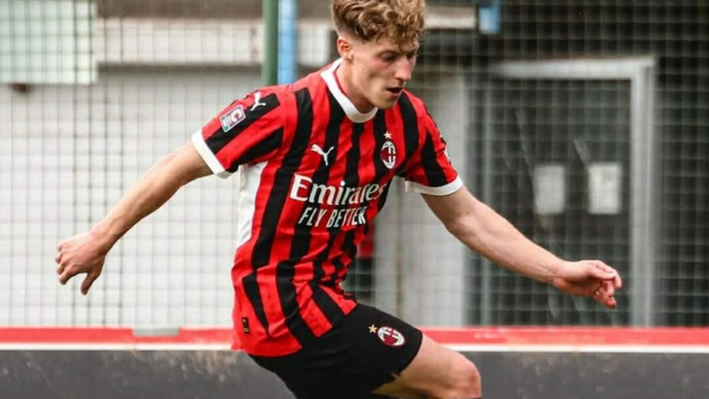 Simone Ianesi con la maglia del Milan Futuro - &copy; Instagram / Simone Ianesi