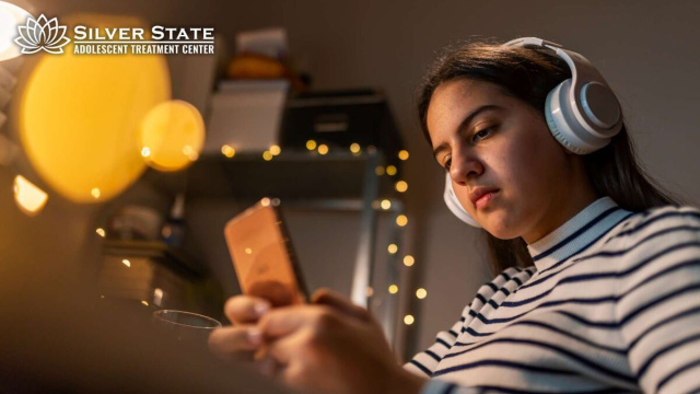 Social Media Addiction on Adolescent Teen Mental Health &copy; Creative Commons