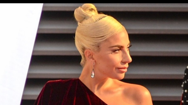 Lady Gaga alla presentazione di A star is born (Wikimedia Commons).