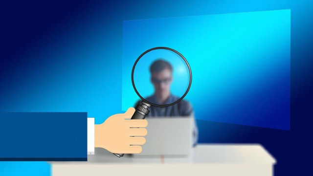 Lente ingrandimento - Isee nel mirino dei controlli Inps: scattano revoche dei bonus - Immagine: pixabay.com