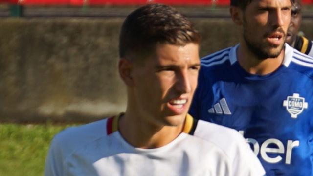 Matteo Prati in una partita tra Cagliari e Como.