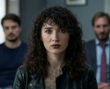 In primo piano Anna Toscano (Margot Adam), sullo sfondo Alberto Palladini (Maurizio Aiello) e Gianluca (Flavio Gismondi) &copy; Un Posto al Sole Rai