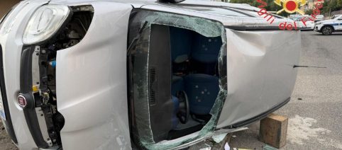 Auto si ribalta, incidente stradale a Lamezia Terme: conducente trasportato in ospedale