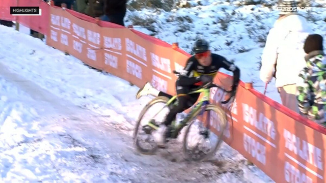 La caduta di Thibau Nys - &copy; Screenshot Eurosport