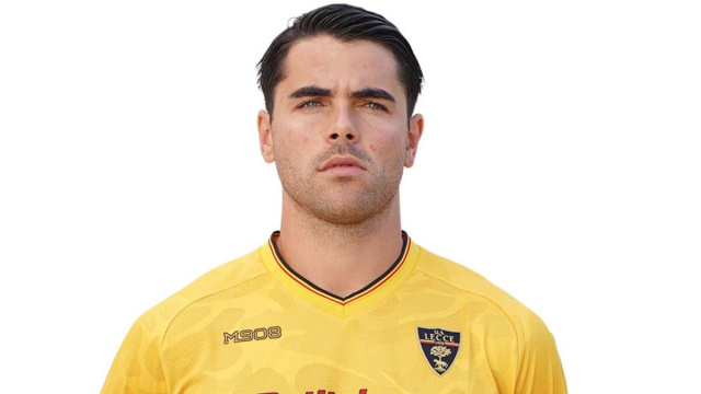 Riccardo Sottil con la maglia del Lecce.