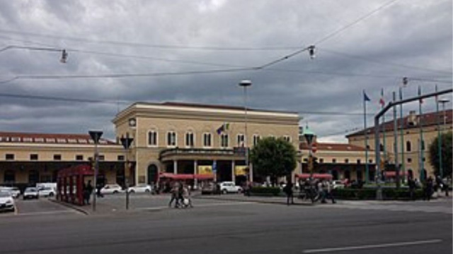 Stazione centrale di Bologna- &copy;Wikipedia