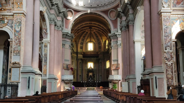 File:Novara - basilica di San Gaudenzio - interno.jpg - Wikipedia &copy; Creative Commons