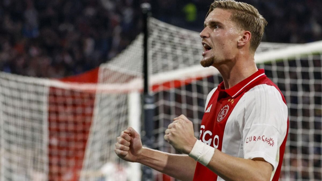 Kenneth Taylor, centrocampista dell'Ajax &copy;Ajax.