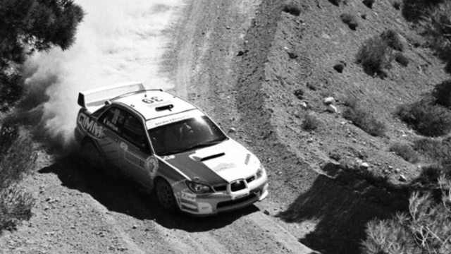 Al-Attiyah al volante di una Subaru Impreza WRX STI al Rally dell'Acropoli 2006. (Wikipedia).