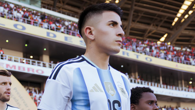 Thiago Almada con la maglia dell'Argentina @profilo Instagram thiago_almada23