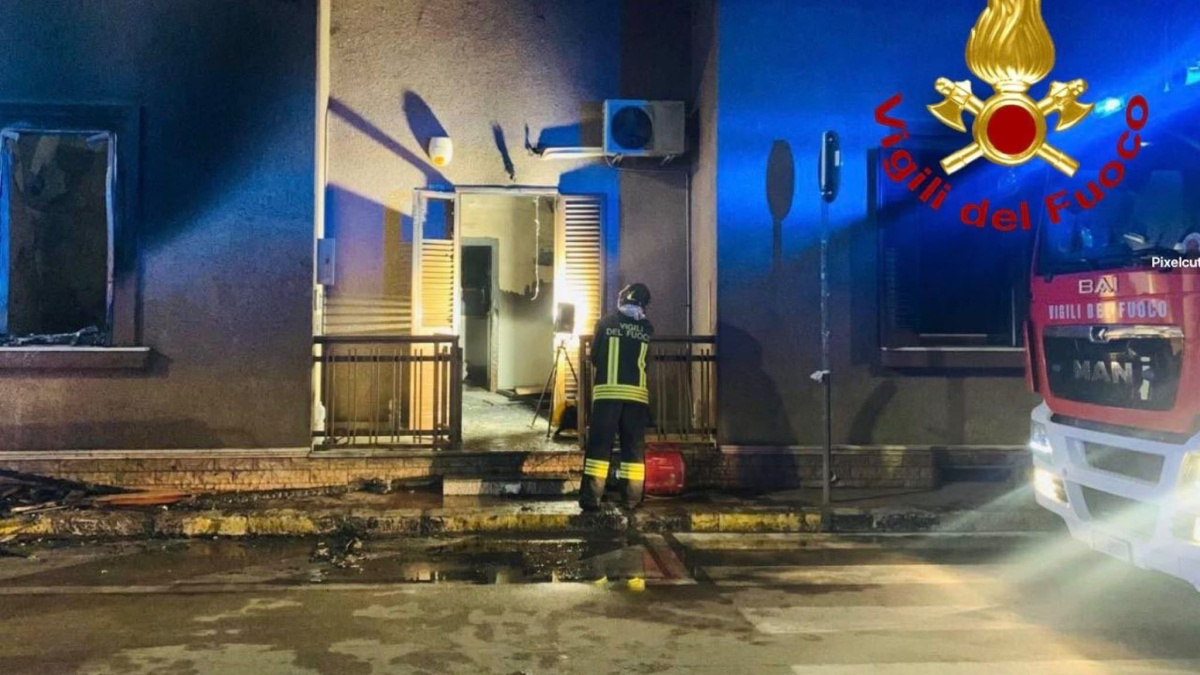 Incendio a Galatone: salvati due fratelli, ricoverati per ...