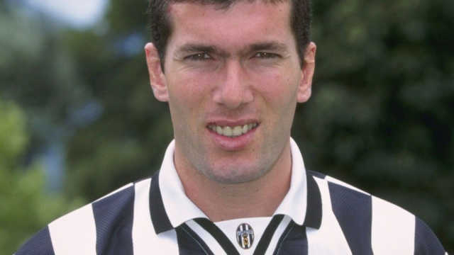 File:Zin&eacute;dine Zidane - Juventus FC 1996-1997.jpg - Wikipedia &copy; Creative Commons