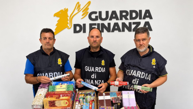 Jesi / Controlli della GdF alla Fiere di San Settimio, sequestrati ... &copy; Creative Commons