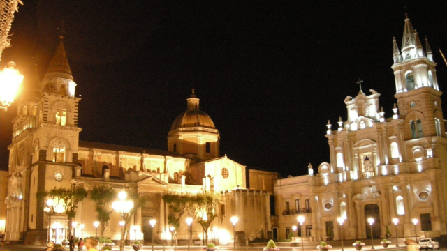 Piazza del Duomo (Acireale) - Wikipedia &copy; Creative Commons