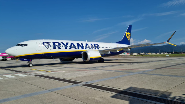 Primo movimento B737-8200 Ryanair all'Aeroporto di Orio al Serio &copy; Creative Commons