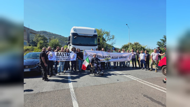 Protesta agricoltori contro caro-carburante, presidio a svincolo ... &copy; Creative Commons
