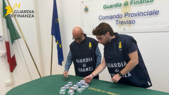 Treviso, sequestrati 143 fiale di farmaci illeciti venduti online ... &copy; Creative Commons