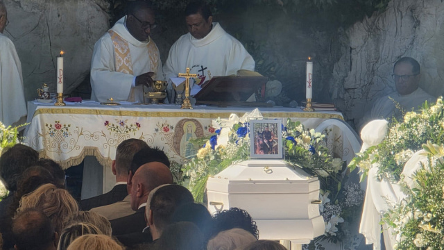 VeraTV.it  Tottea - Oltre mille persone al funerale di Andrea ... &copy; Creative Commons