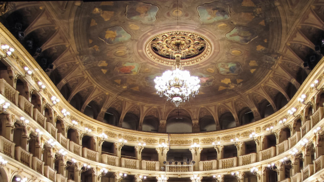 File:Teatro Comunale Bologna.jpg - Wikipedia &copy; Creative Commons