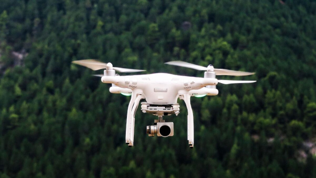 In foto, un drone - foto da Pixabay.