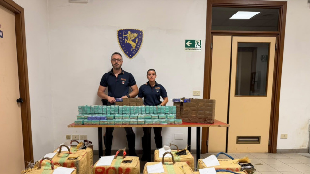 POLIZIA DI STATO: MAXI SEQUESTRO DI HASHISH IN A1. SEQUESTRATA ... &copy; Creative Commons