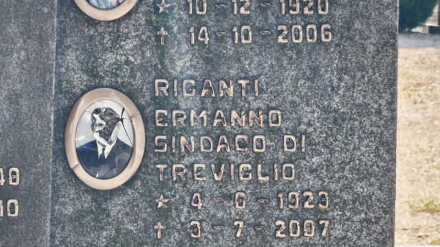 Vandali sulla tomba dell'ex sindaco Riganti a Treviglio &copy; Creative Commons