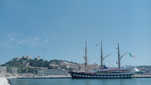 La nave scuola Palinuro attracca ad Ancona: porte aperte alle ... &copy; Creative Commons