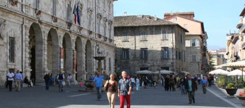 'Giovanna Garzoni': ad Ascoli 15 ceramiste e l'omaggio a Enzo Marinelli
