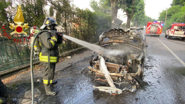Como e Lomazzo: due auto prendono fuoco in marcia, roghi spenti ... &copy; Creative Commons