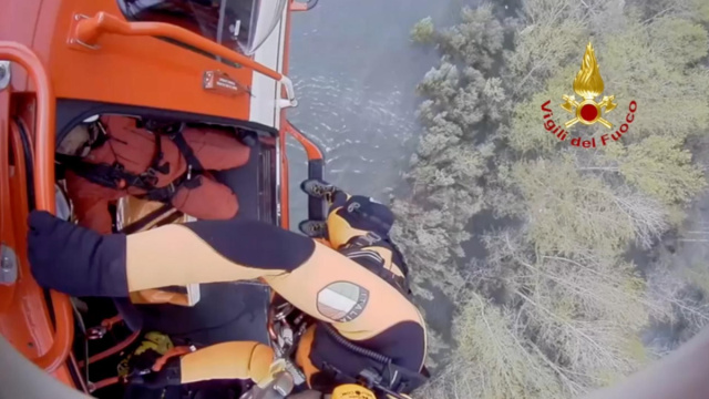 ELICOTTERO "DRAGO 150" IN AZIONE, SALVATI DUE CANOISTI IN ... &copy; Creative Commons