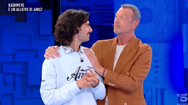 Kashmere e Amadeus ad Amici &copy; Canale 5.