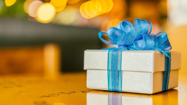 Pacchetto regalo &copy; Immagine di Pixabay