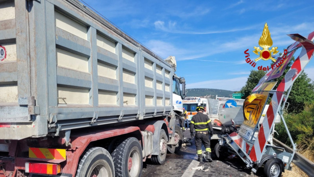 Raccordo Perugia, camion travolge mezzo Anas: un ferito - UmbriaON &copy; Creative Commons