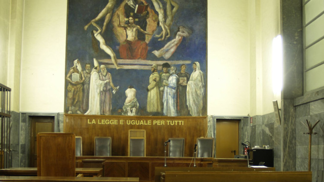 Restauro del Banco della Corte della V sez. Penale Tribunale di ... &copy; Creative Commons