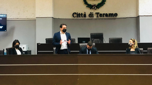 Teramo, al via la selezione di cinque giovani under 35 per il ... &copy; Creative Commons