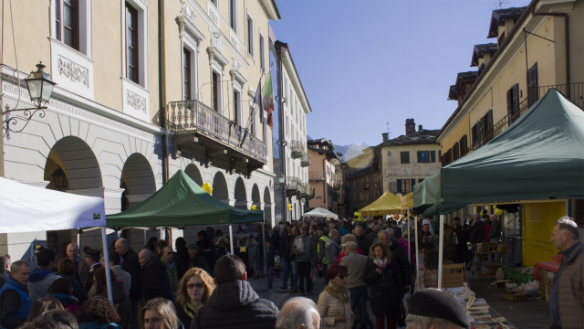 Chatillon, arriva la Sagra del Miele &ndash; canavesanoedintorni.it &copy; Creative Commons