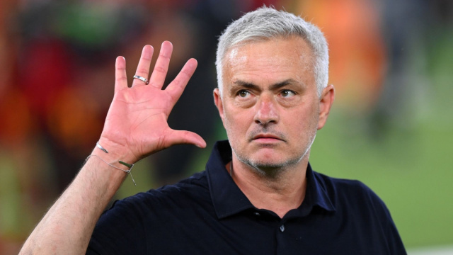 Il gesto di Mourinho: dopo il trionfo fa cinque con le dita  Goal ... &copy; Creative Commons