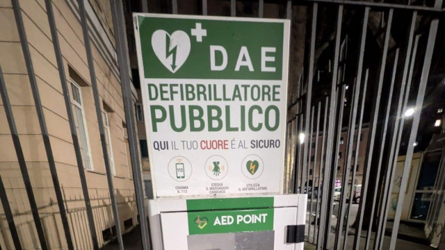La Polizia Locale recupera il defibrillatore di piazza Galileo ... &copy; Creative Commons