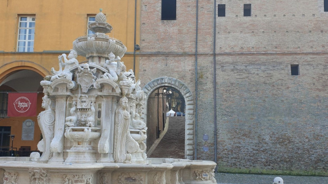 Piazza del Popolo e la Fontana Masini, Cesena &ndash; Percorsi ... &copy; Creative Commons