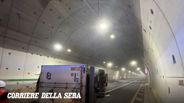 Autostrada A1, il tir si ribalta sulla Direttissima: morto ... &copy; Creative Commons
