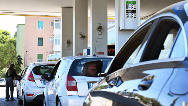 Carburanti, il price cap fa scattare le code ai distributori &copy; Creative Commons