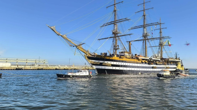 L'Amerigo Vespucci attracca a Marina di Ravenna: torna dopo 8 anni ... &copy; Creative Commons