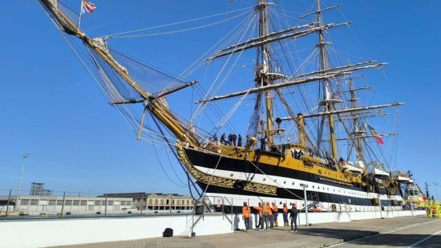 L'Amerigo Vespucci attracca a Marina di Ravenna: torna dopo 8 anni ... &copy; Creative Commons